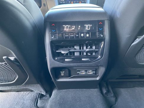 Used 2022 Jeep Grand Cherokee Overland image 32