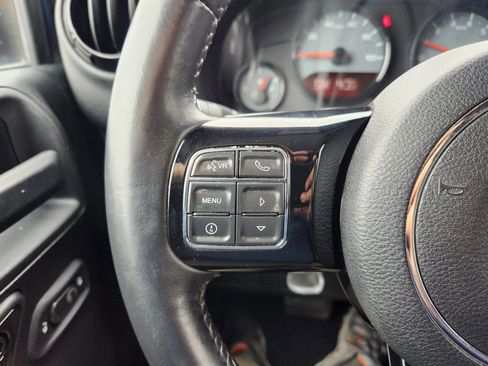 Used 2017 Jeep Wrangler Unlimited Sahara AWD/4WD image 35