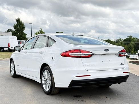 Used 2019 Ford Fusion SE FWD image 8