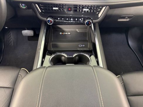 Used 2025 Chevrolet Tahoe Premier AWD/4WD image 16