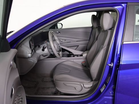 Used 2024 Hyundai Elantra SEL w/ Convenience Package FWD image 30