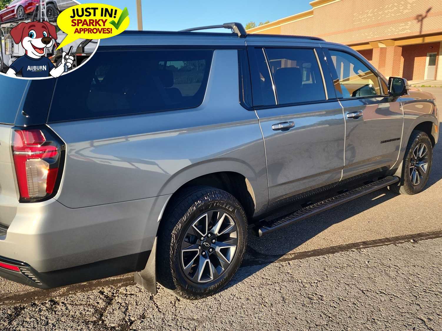 Used 2023 Chevrolet Suburban Z71 w/ Luxury Package AWD/4WD image 5
