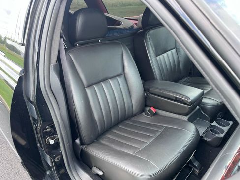 Used 2008 Lincoln Town Car Executive RWD image 23