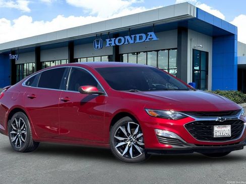 Used 2021 Chevrolet Malibu RS FWD image 1