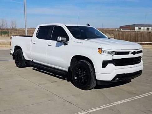Used 2022 Chevrolet Silverado 1500 RST w/ Convenience Package II AWD/4WD image 2