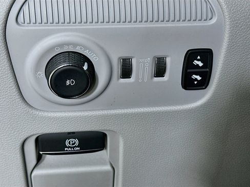 Certified 2023 Jeep Wagoneer 4WD w/ Premium Group I image 11