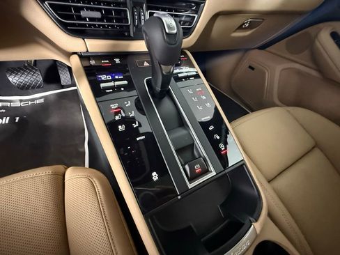 New 2025 Porsche Macan image 35