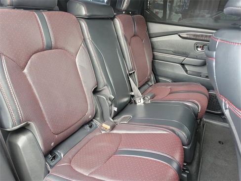 Used 2025 Honda Pilot Black Edition image 26