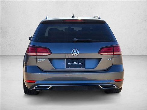 Used 2018 Volkswagen Golf SE image 6