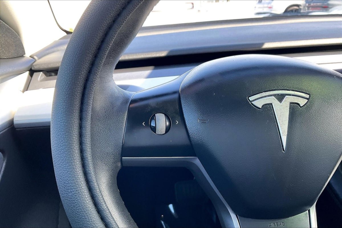 Used 2022 Tesla Model 3 Long Range AWD/4WD image 14