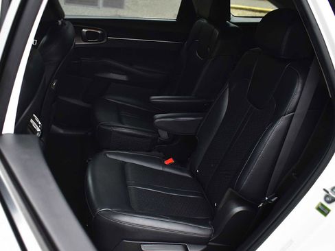 Used 2023 Kia Sorento EX image 12