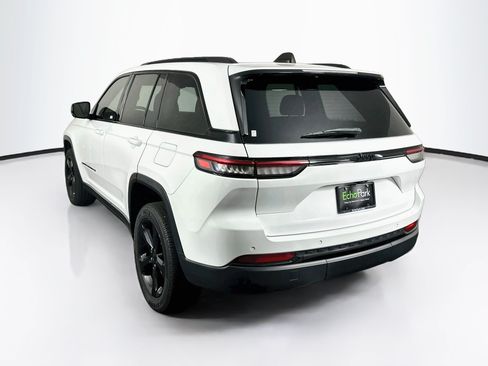 Used 2023 Jeep Grand Cherokee Altitude RWD image 5