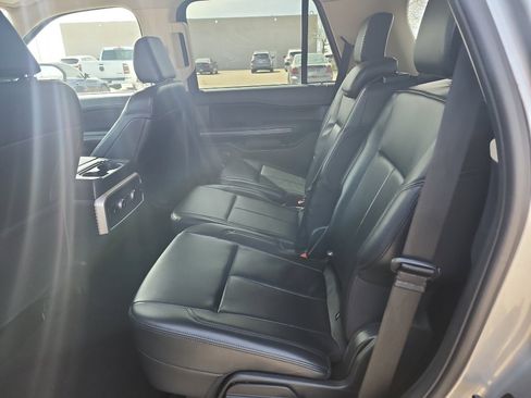 Used 2024 Ford Expedition XLT image 10