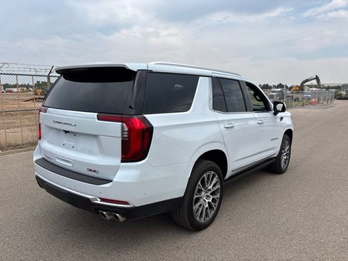 Used 2026 GMC Yukon Denali w/ Sun & Power Step Package AWD/4WD image 4