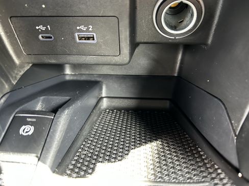 Used 2024 Nissan Kicks SR w/ SR Premium Package FWD image 27