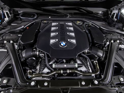Used 2025 BMW 760i xDrive w/ Executive Package AWD/4WD image 40