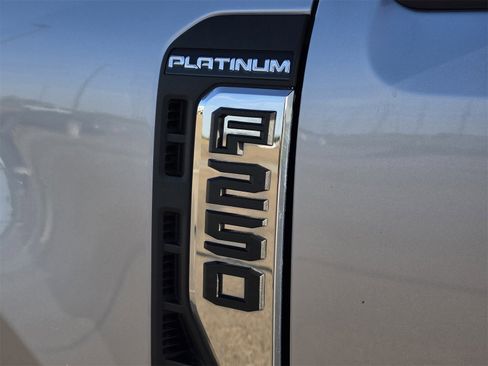 Used 2024 Ford F250 Platinum image 11