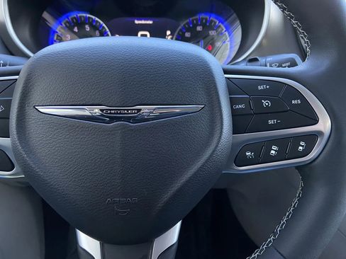 Used 2024 Chrysler Pacifica Touring-L image 15