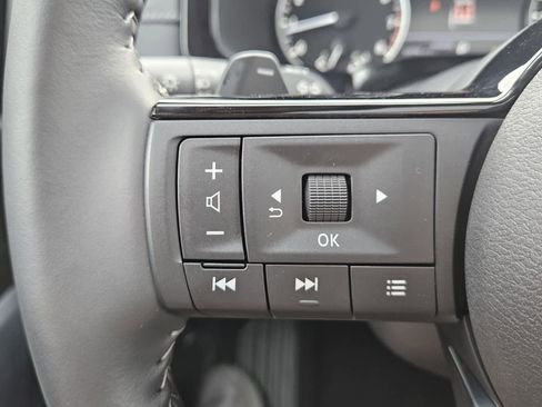 Used 2025 Nissan Pathfinder SL w/ SL Premium Package image 12