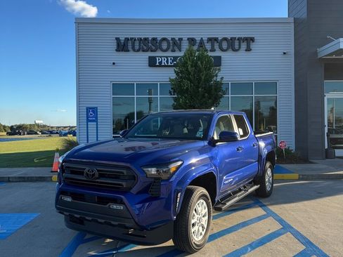 Used 2025 Toyota Tacoma SR5 image 1