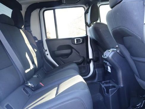 Used 2022 Jeep Gladiator Sport image 6