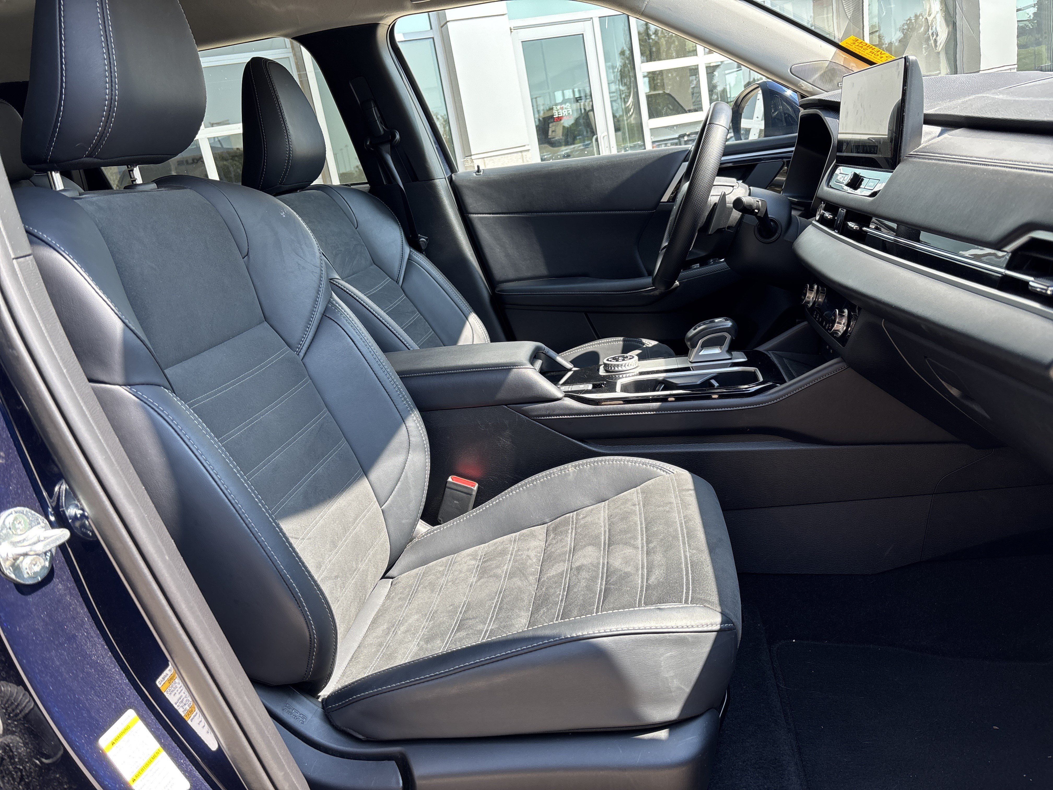 Used 2025 Mitsubishi Outlander SE AWD/4WD image 27