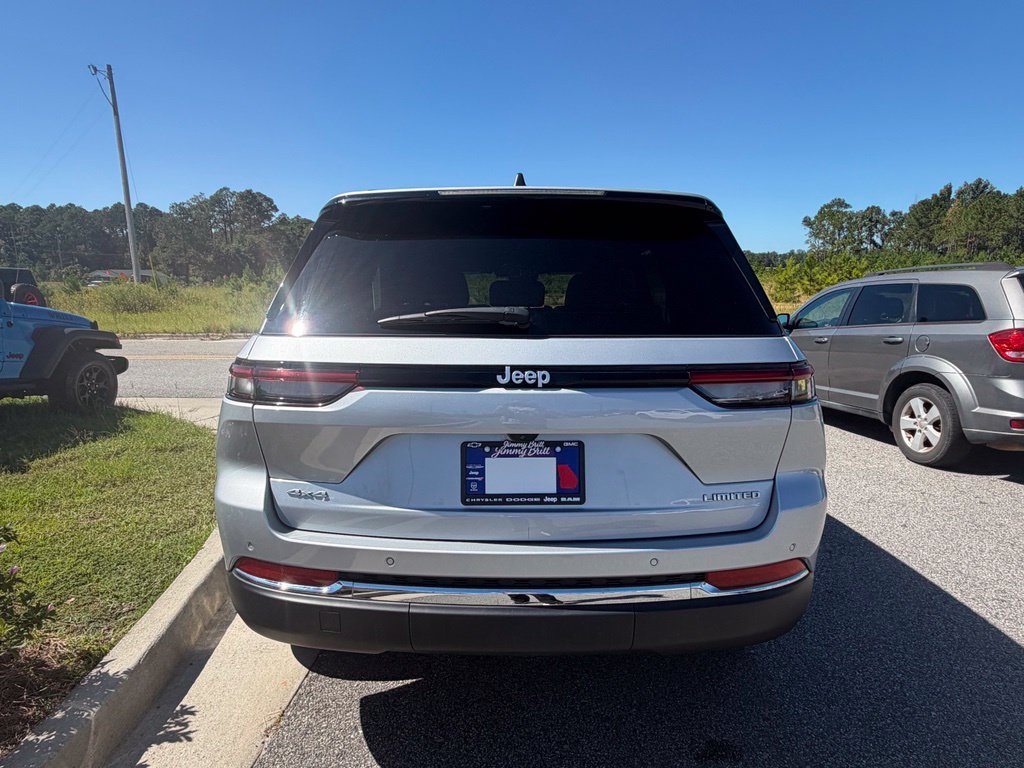 Used 2025 Jeep Grand Cherokee Limited AWD/4WD image 18