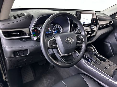 Used 2023 Toyota Highlander XLE image 10