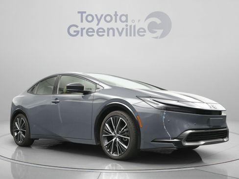 Used 2024 Toyota Prius XLE FWD image 19