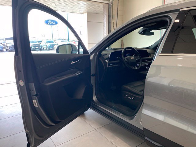 Used 2025 Cadillac XT4 Premium Luxury AWD/4WD image 11