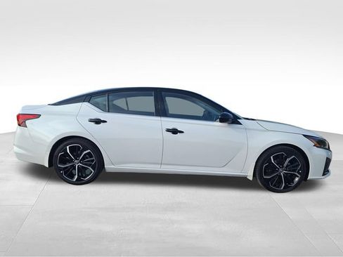 Certified 2024 Nissan Altima 2.5 SR FWD image 9