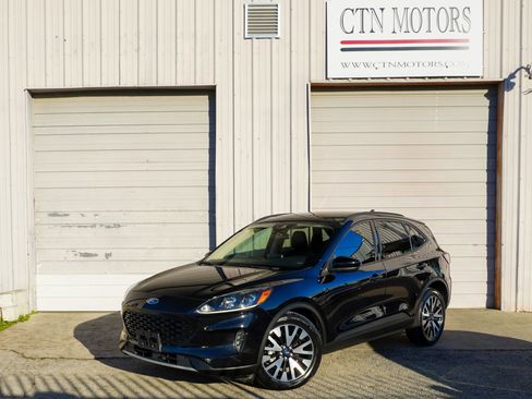 Used 2020 Ford Escape SE Sport image 1