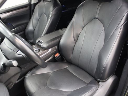 Used 2022 Toyota Highlander Limited image 14