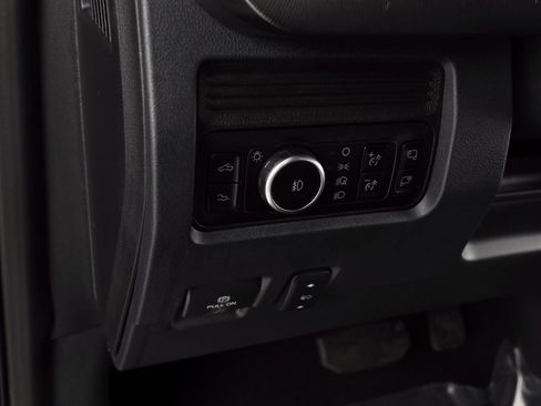 Used 2025 Ford F250 Platinum image 33