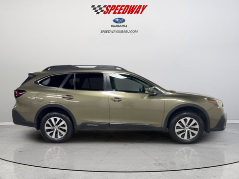 Used 2022 Subaru Outback Premium AWD/4WD image 4