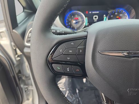 Used 2023 Chrysler Pacifica Touring-L w/ S Appearance Package AWD/4WD image 19