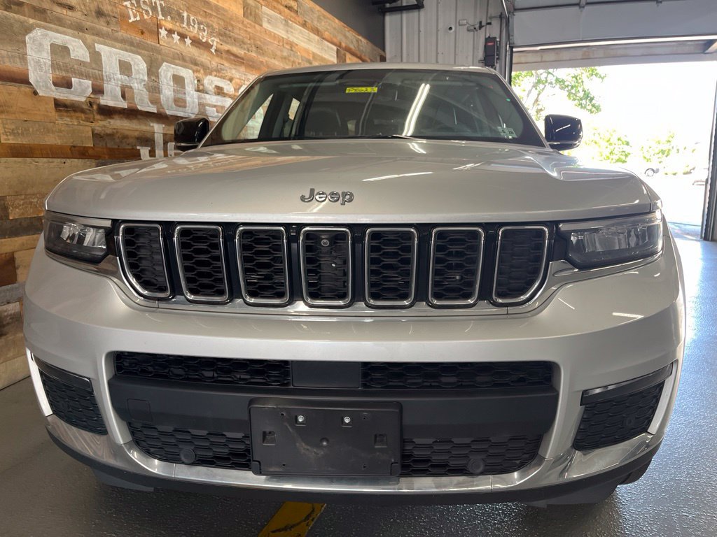 Used 2023 Jeep Grand Cherokee L Limited w/ Luxury Tech Group II AWD/4WD image 2
