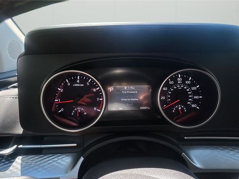 Used 2024 Kia Carnival LX FWD image 15