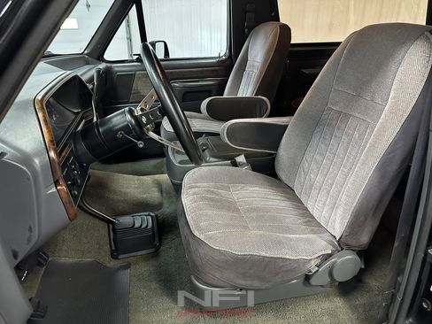 Used 1989 Ford Bronco XLT 2D Utility 4WD image 24