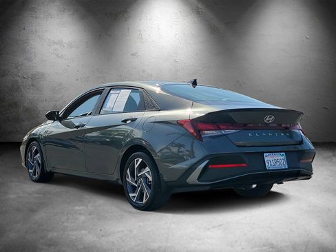 Certified 2025 Hyundai Elantra Sport FWD image 4
