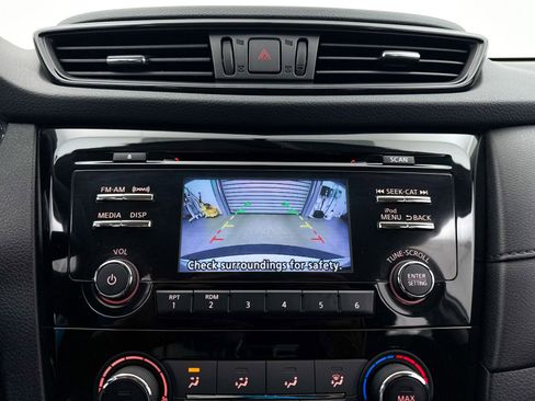 Used 2017 Nissan Rogue S image 8