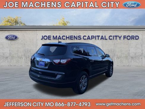 Used 2017 Chevrolet Traverse LT image 7