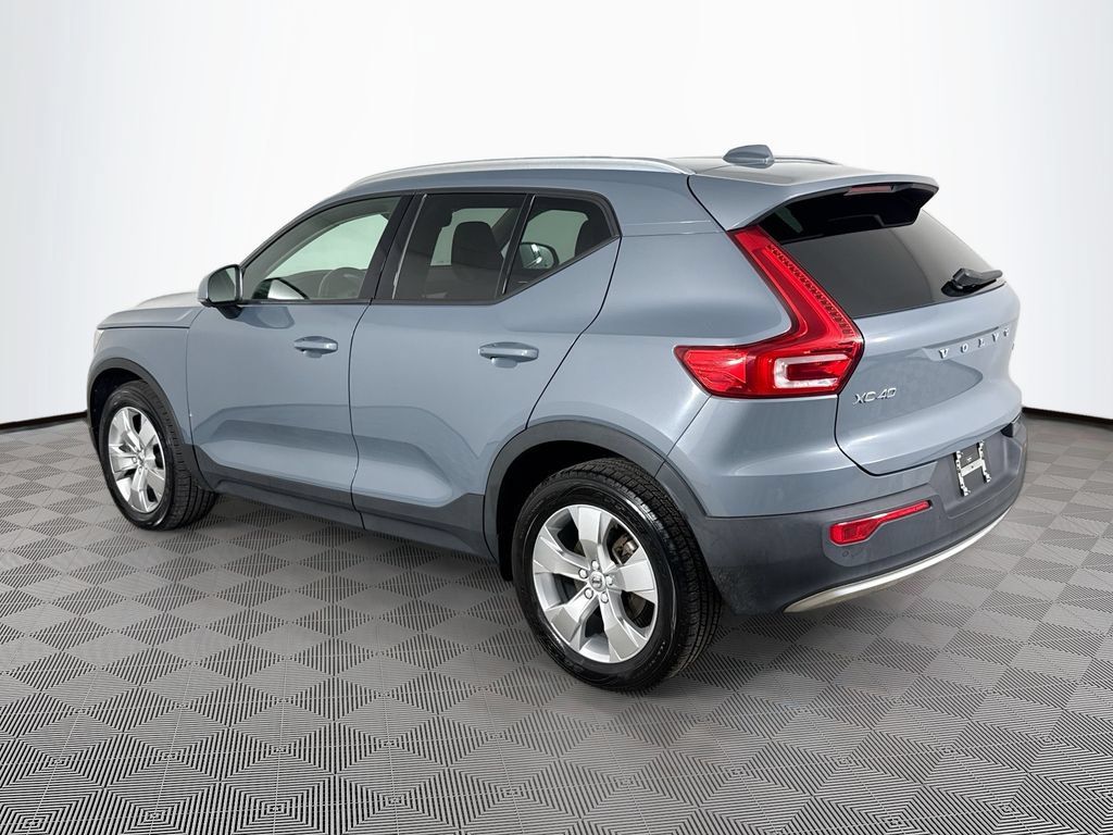 Used 2021 Volvo XC40 T5 Momentum AWD/4WD image 6