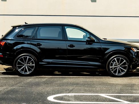 Used 2023 Audi Q7 3.0T Premium Plus w/ Premium Plus Package AWD/4WD image 9