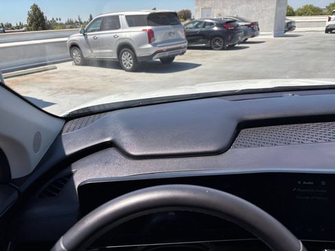 Used 2026 Kia Carnival FWD image 36