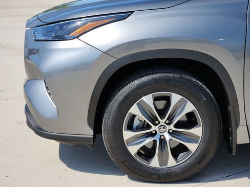 Certified 2026 Toyota Highlander XLE AWD/4WD image 8