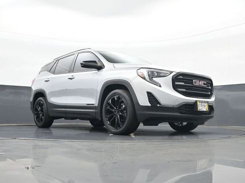 Used 2021 GMC Terrain SLE w/ Driver Convenience Package FWD image 23