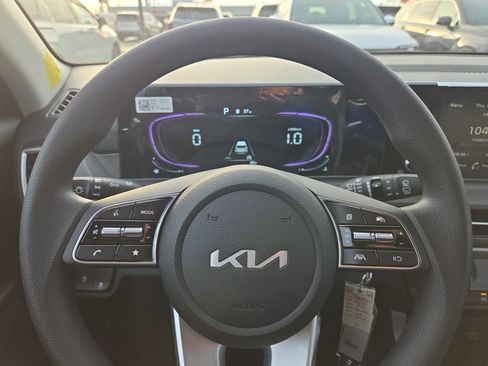 New 2026 Kia Seltos LX image 9