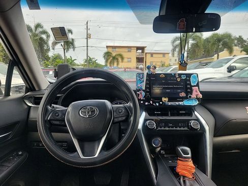 Used 2021 Toyota Venza LE image 25