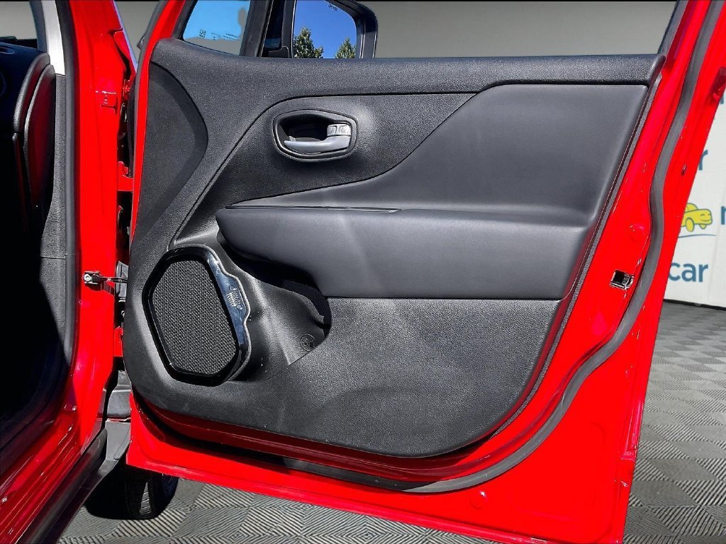Used 2023 Jeep Renegade Altitude AWD/4WD image 11